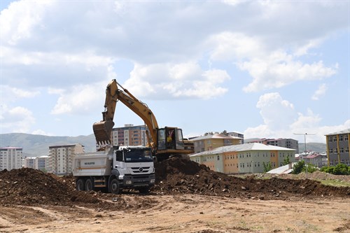 YENİ MAHALLEDE YOL AÇMA ÇALIŞMALARI.