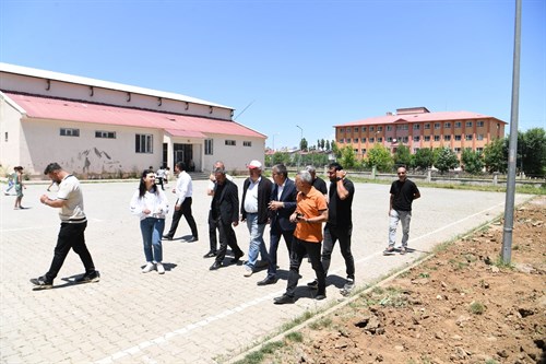EŞ BAŞKAN SÖYLEMEZ, OKUL BAHÇESİNDEKİ ÇALIŞMALARI YERİNDE İNCELEDİ
