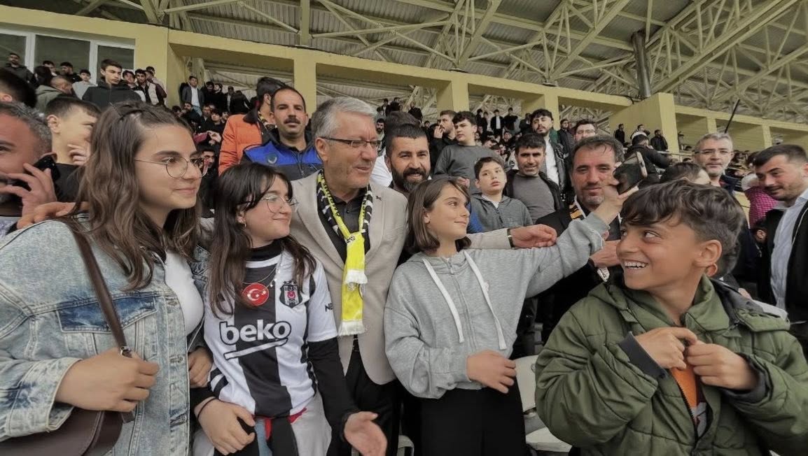 EŞ BAŞKAN SÖYLEMEZ, MUŞSPOR MAÇINI TARAFTARLARLA BİRLİKTE İZLEDİ.